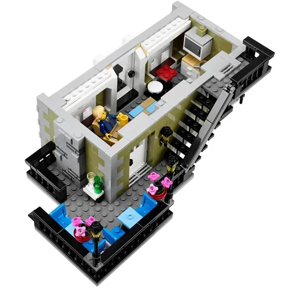 LEGO Parisian Restaurant Full Kit | Creator Series | Model 10243 | NEW IN BOX - Picture 9 of 16